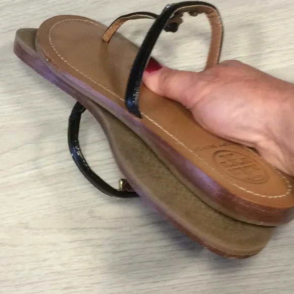 Tory Burch “T” logo Flat Thong Black Sandal - 7 - Picture 9 of 16